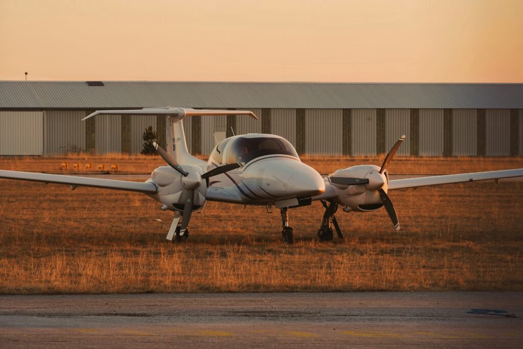 Very Light Jet auf dem Rollfeld – kleinste Privatjet-Kategorie für Kurzstrecken bis 4 Passagiere