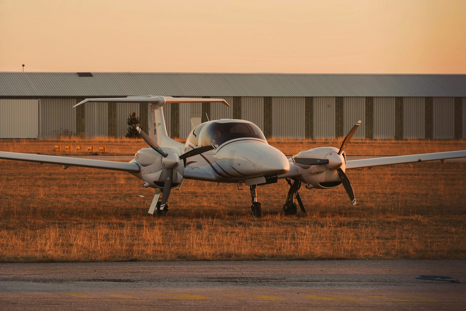 Very Light Jet auf dem Rollfeld — kleinste Privatjet-Kategorie für 3 bis 4 Passagiere